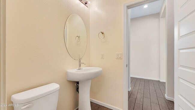 Foto del edificio - 15733 W Polk St
