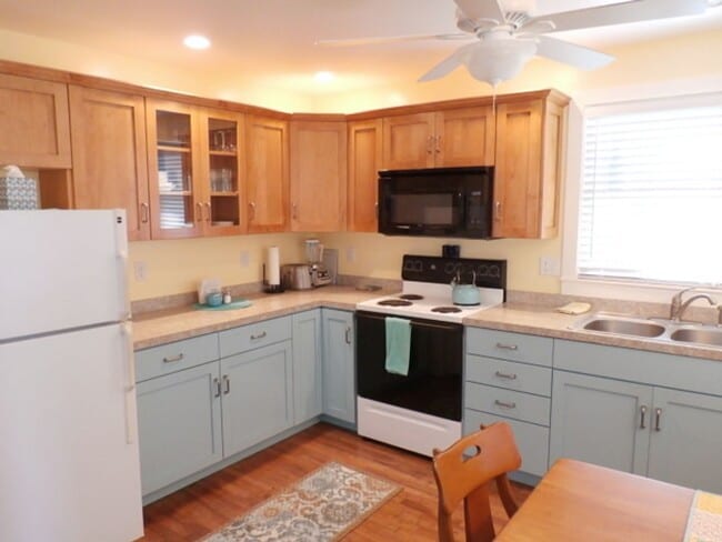 Building Photo - Charming 1 Bedroom Cottage