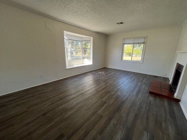 Building Photo - 1004 Occidental Dr