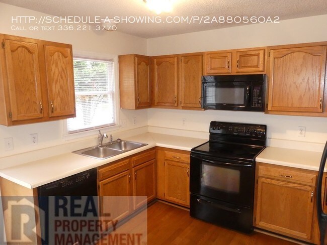 Building Photo - 618 Farmwood Dr