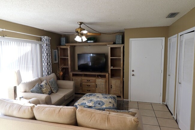 Foto del edificio - 3075 Aaron Burr Ave