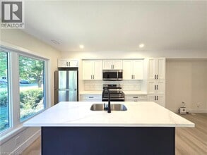 Building Photo - 404 Forest Hill Dr