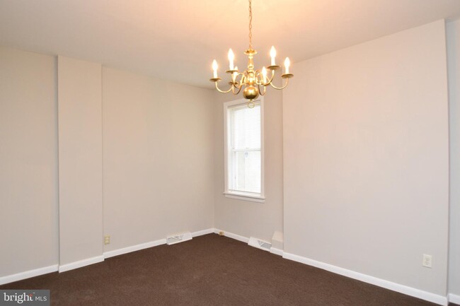 Building Photo - 411 S Van Buren St