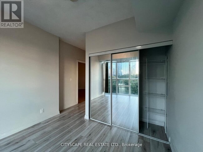 Building Photo - 80 Absolute Ave