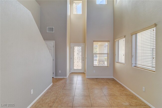 Building Photo - 2724 Kona Crest Ave