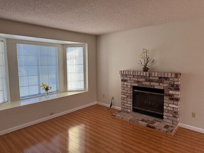 Foto del edificio - 4 Bedroom Almaden Home