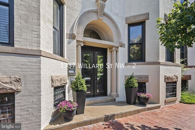 Building Photo - AWESOME RENOVATED 1BR/1BA CONDO UNIT IN BO...