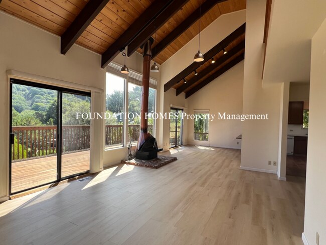 Building Photo - 360 Carrera Dr