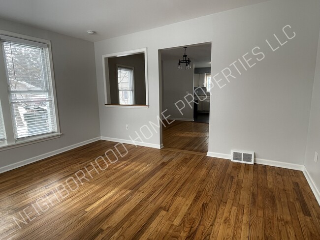 Foto del edificio - 2450 Gerald Ave