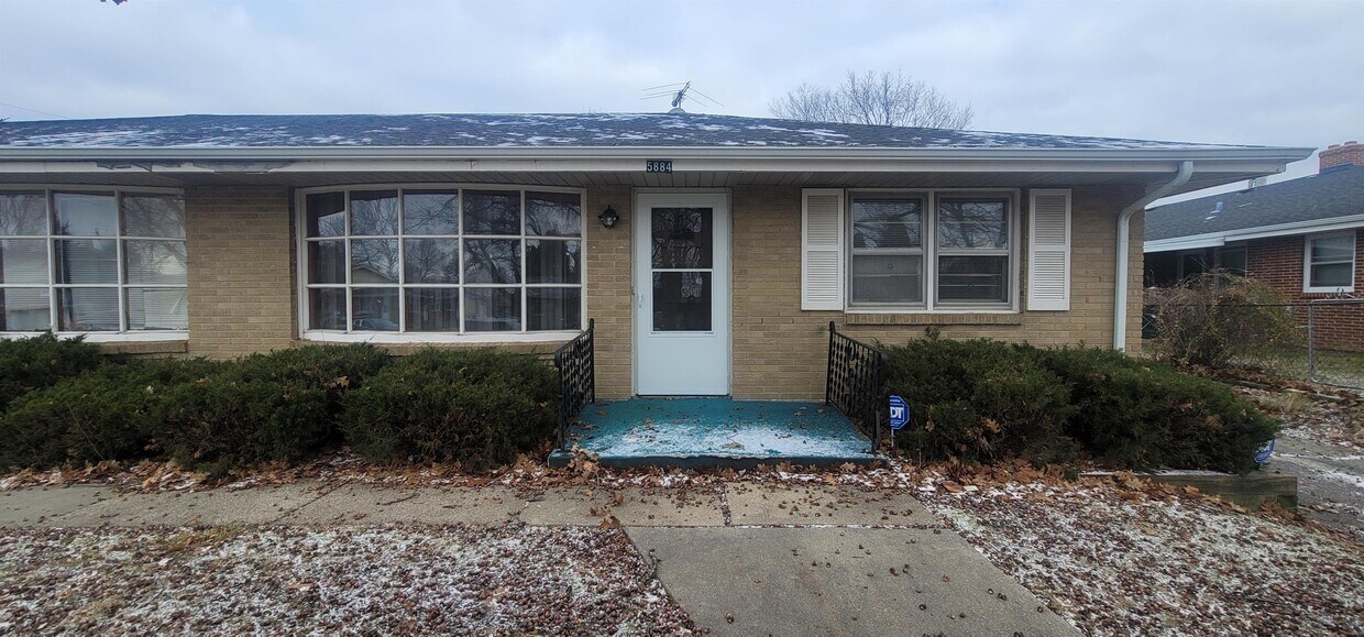 5884 Dafred Dr, Rockford, IL 61107 Townhome Rentals in Rockford IL