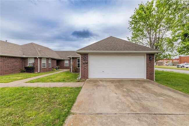 Foto del edificio - 255a Ravenwood Blvd