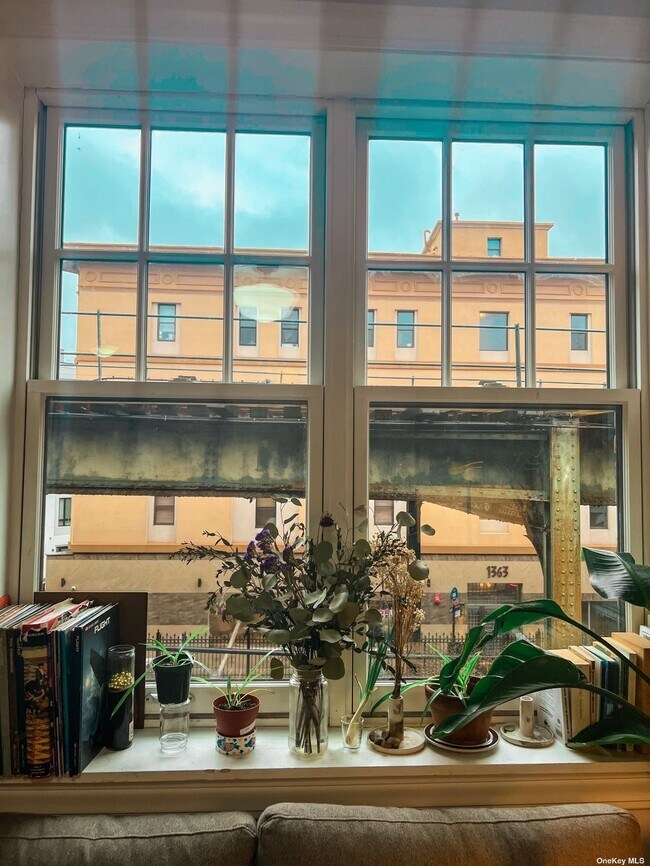 Foto del edificio - 1338 Myrtle Ave