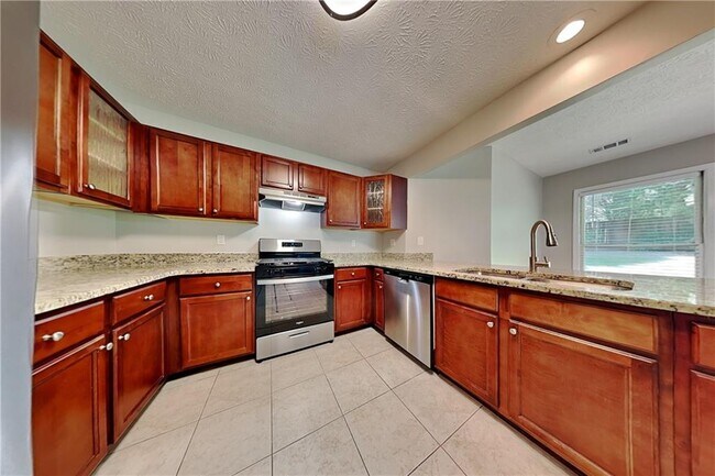 Foto del edificio - 677 Longbow Ct
