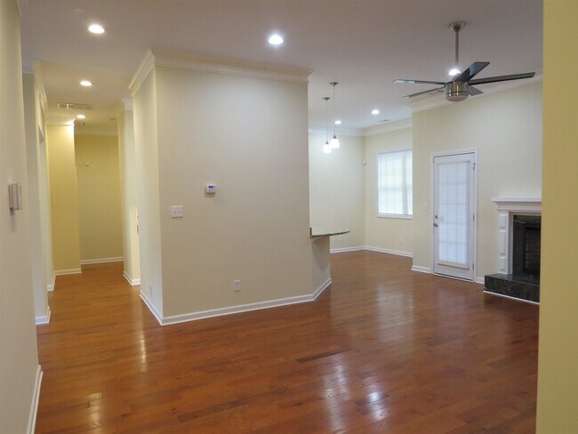 Building Photo - 110 Port Antonio Ct SW