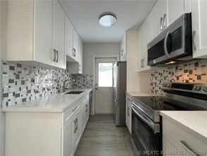Building Photo - 1904 SW 11th Ct