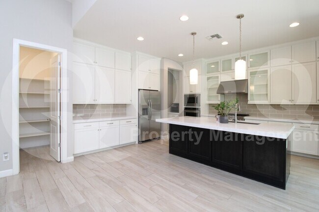 Building Photo - 3847 E Mead Dr