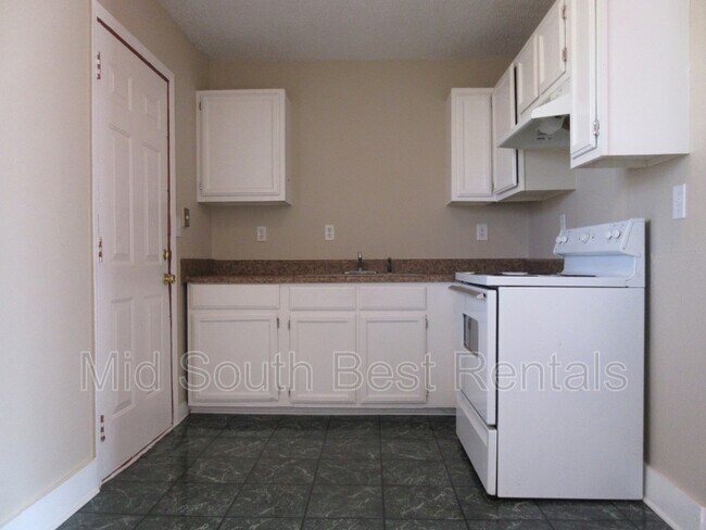 Building Photo - 100 W Van Huesen Dr