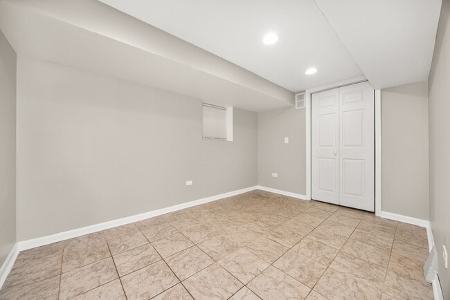 Building Photo - 1900 Highland Ave