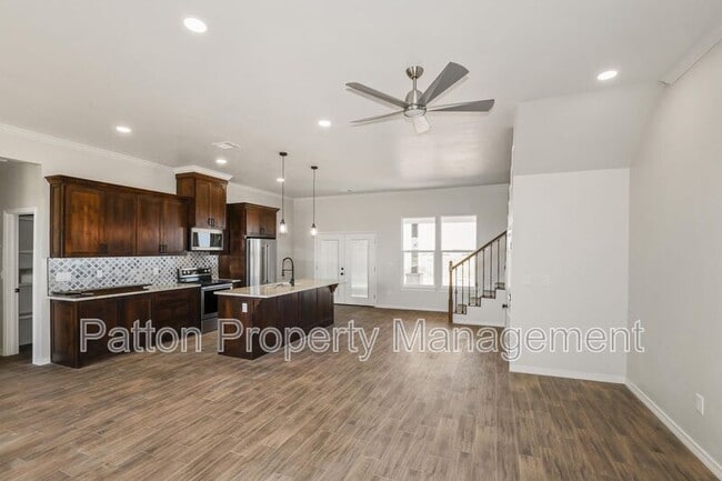 Foto del edificio - 17900 Lone Ranch Rd