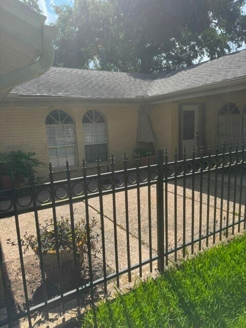 Foto del edificio - 6026 Coral Ridge Rd