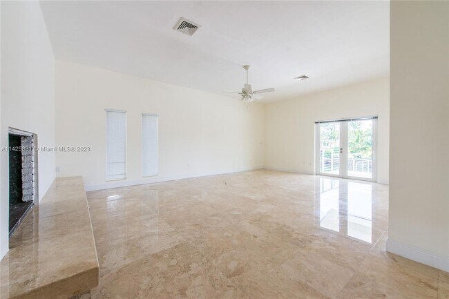 Foto del edificio - 13001 Nevada St