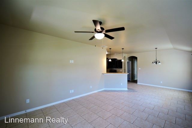 Building Photo - 3 br, 2 bath House - 1304 B Vanguard Lane