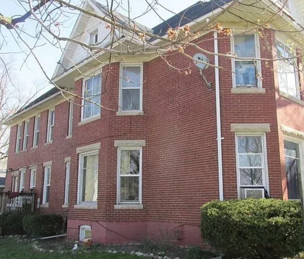 Building Photo - 3BR | 1BA | First-Floor Unit with Garage &...