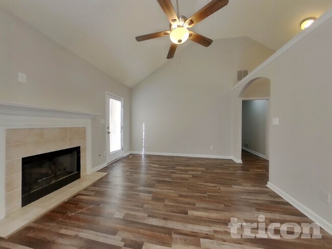 Foto del edificio - 7205 Brittany Way