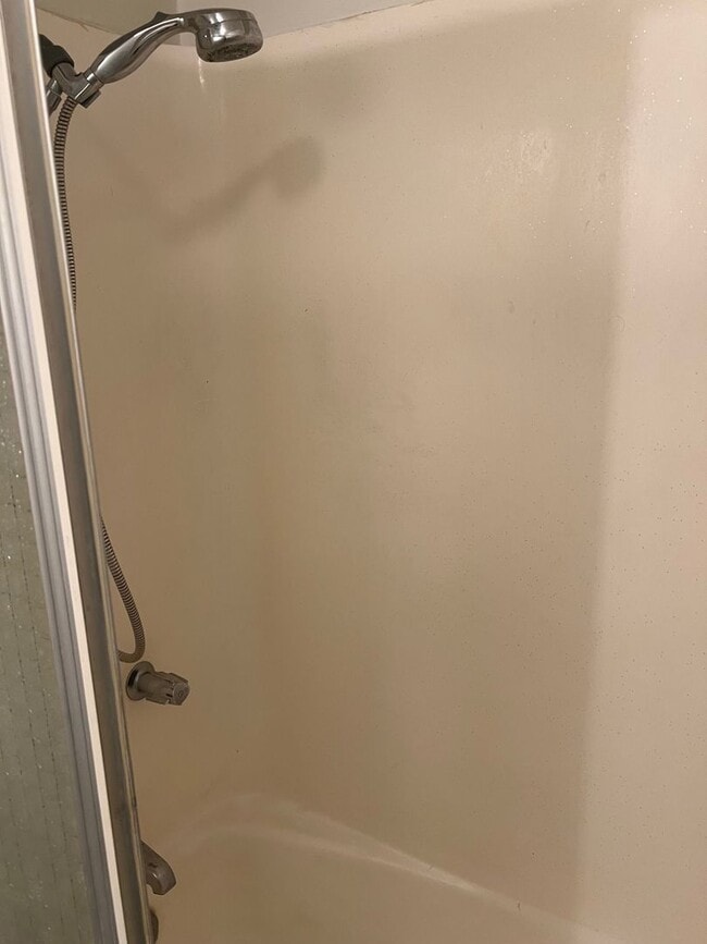 Building Photo - Charming Makiki Studio w/ Parking and in unit W/D $1600 AVAILABLE NOW