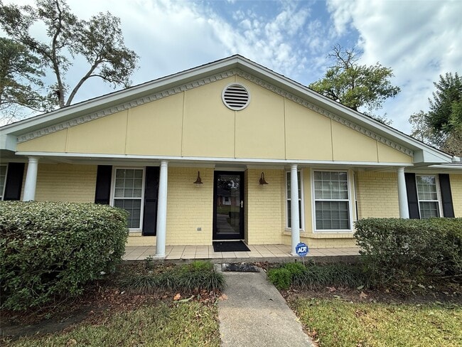 Building Photo - 25 Little John Ln