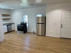 Building Photo - 403 Wilson Ave