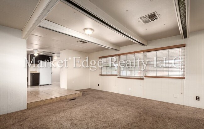 Building Photo - 1018 S 96th Pl