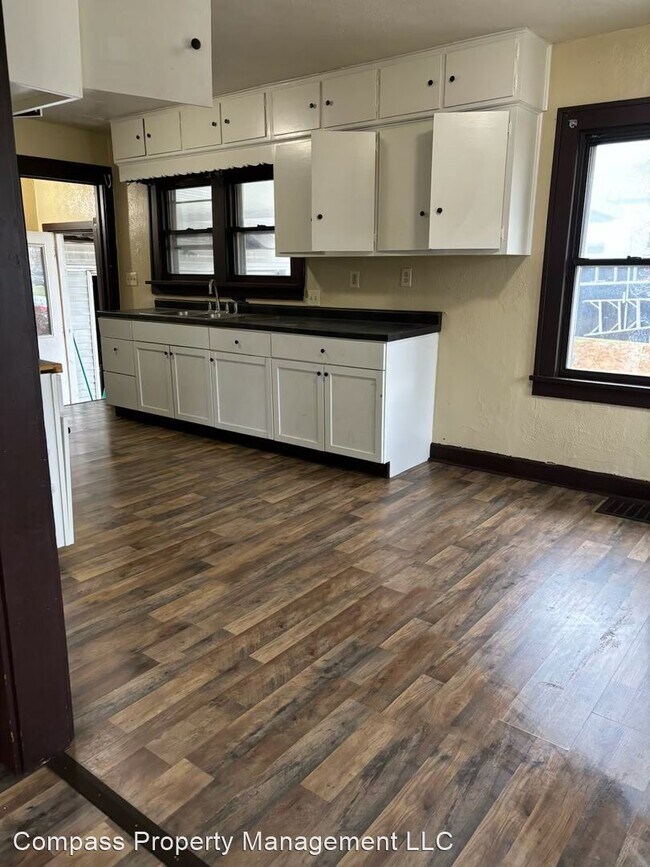 Building Photo - 3 br, 1 bath House - 22 W 29th St,