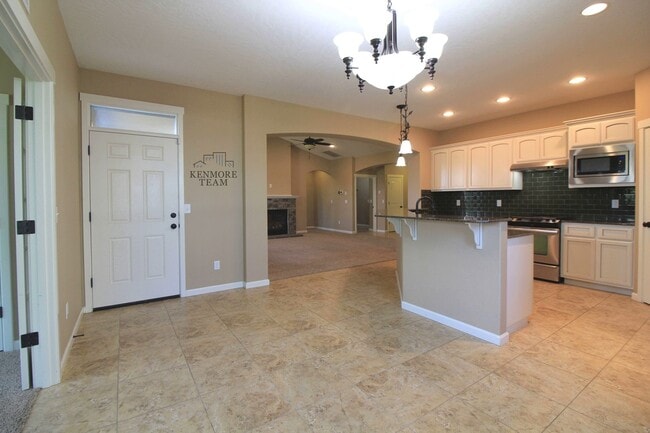 Building Photo - 3 Bed/2 Bath West Kennewick Home