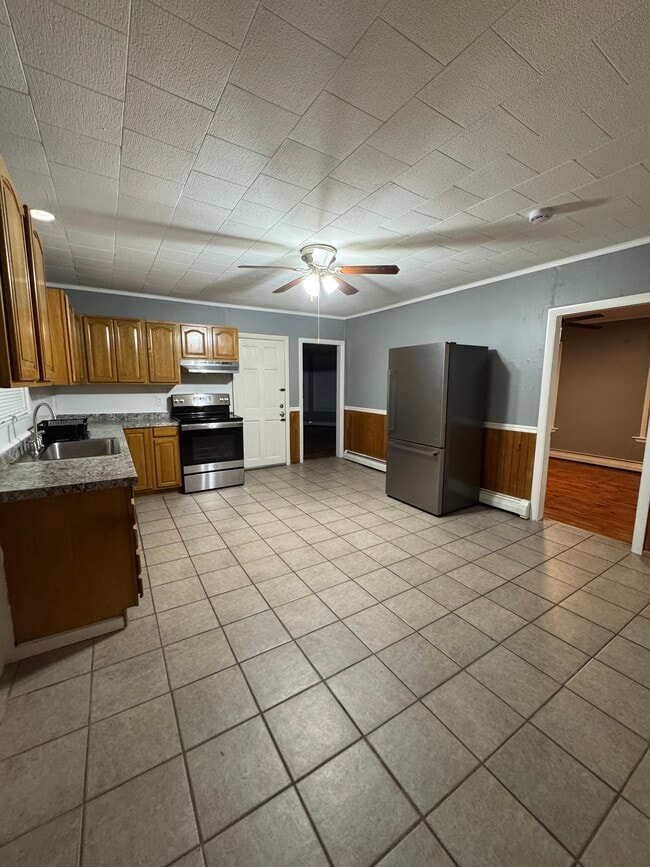 Building Photo - 133 Pleasant St