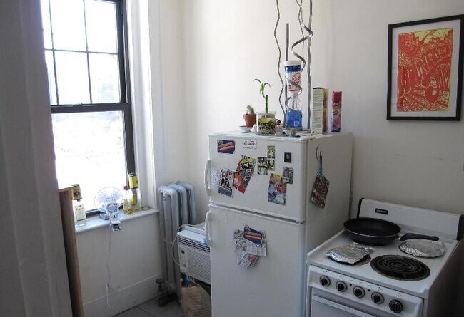 Building Photo - 136 Hemenway St