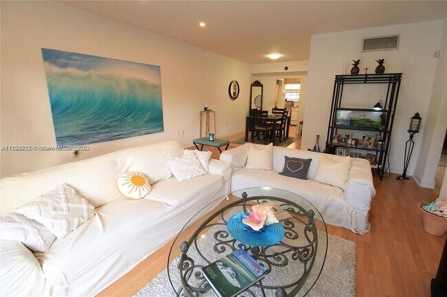 Foto del edificio - 9260 Bay Harbor Terrace