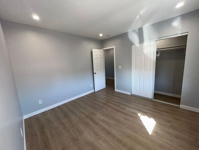 Building Photo - 531 1/2 W 56TH ST