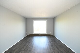 Building Photo - 4280 Quentin Ave