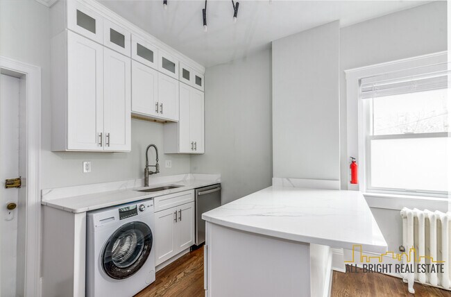 Building Photo - 369 Tappan St