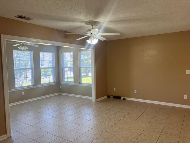 Building Photo - 3806 A Maypop Circle