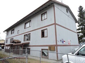 Building Photo - 216 N Flower St