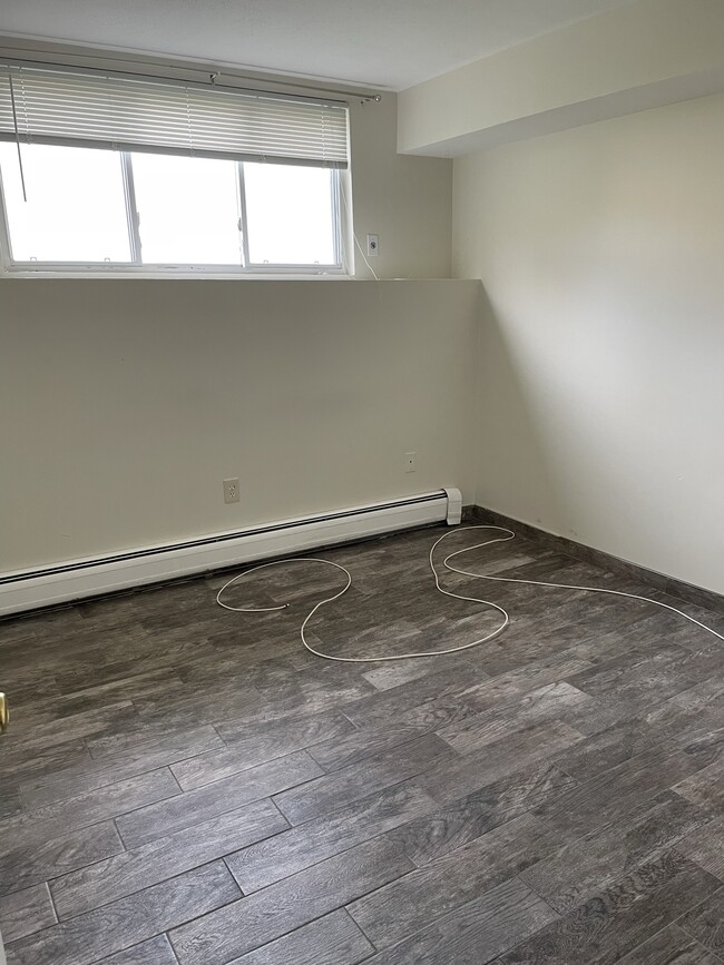 Building Photo - 533 Annadale Rd