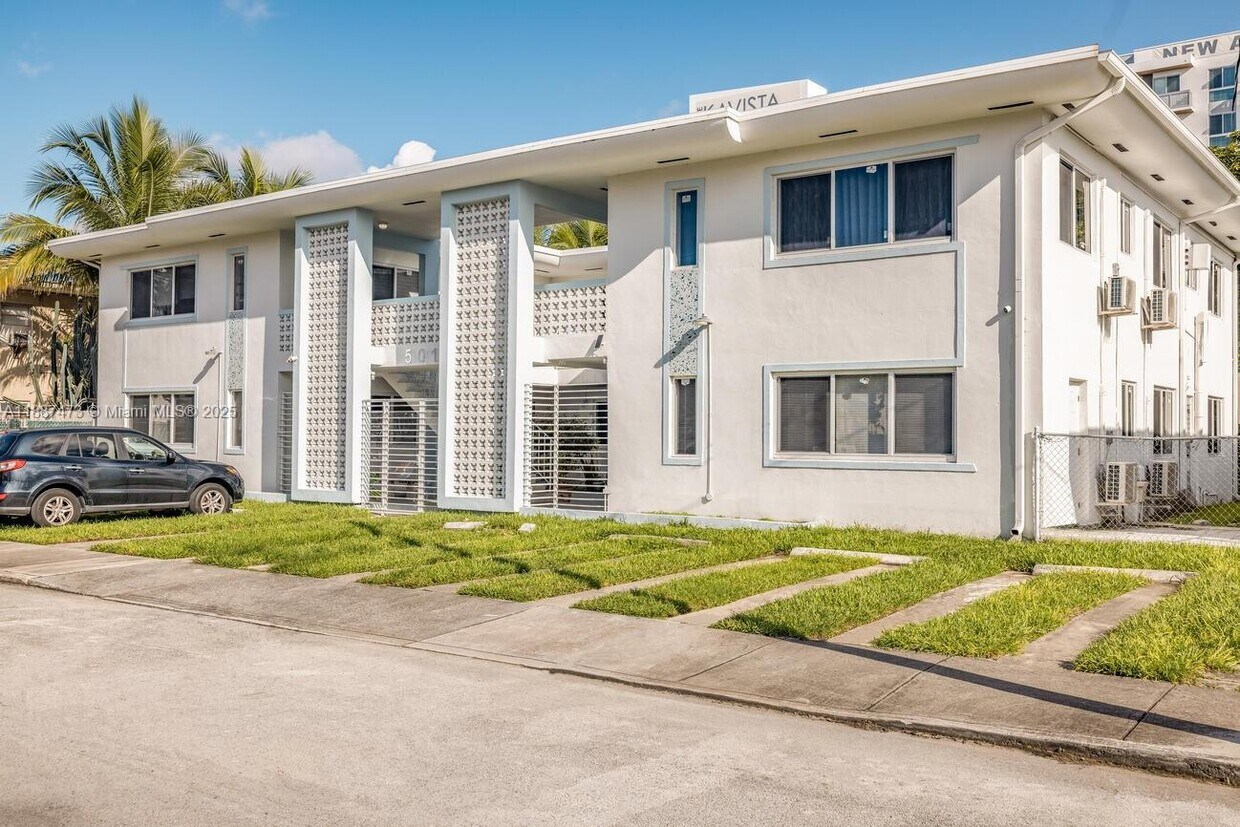 Foto principal - 501 NE 82nd Terrace