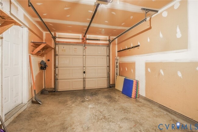 Building Photo - 405 Donelson Loop