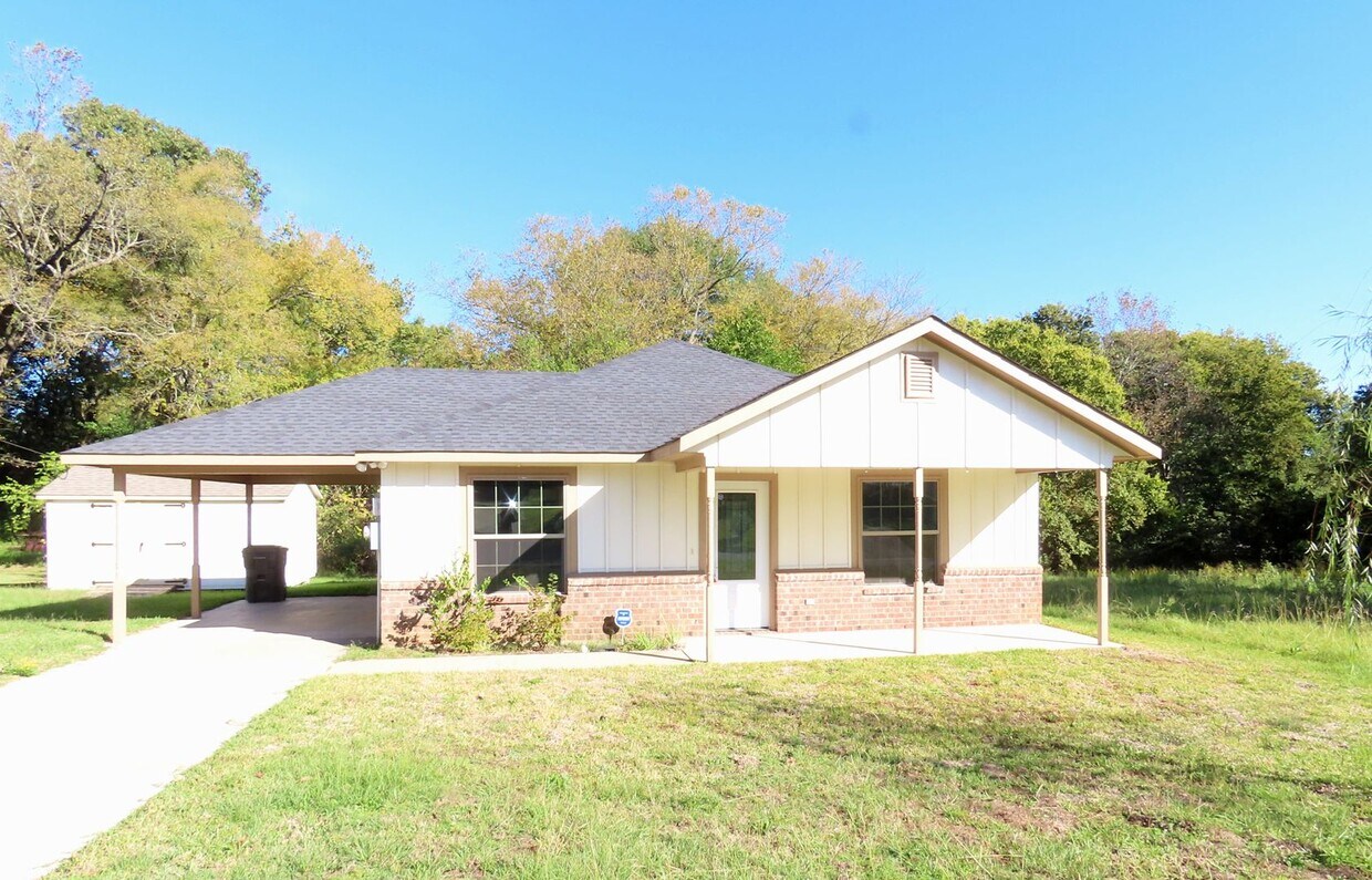 Foto principal - Updated 3 Bedroom, 2 Bath Home in Tyler!