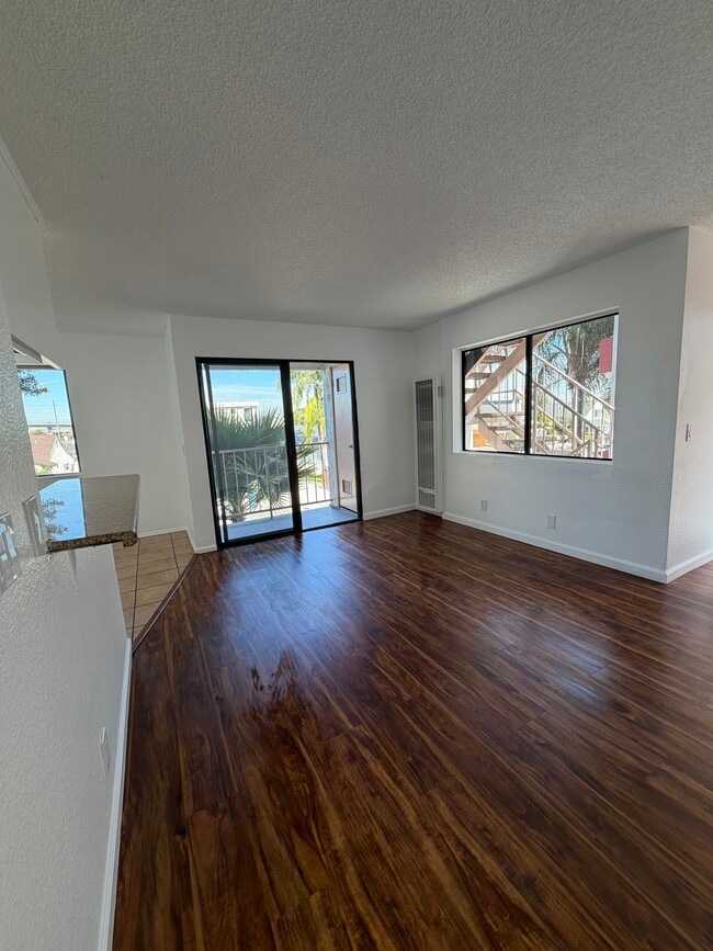 Building Photo - 4840 W 118th St