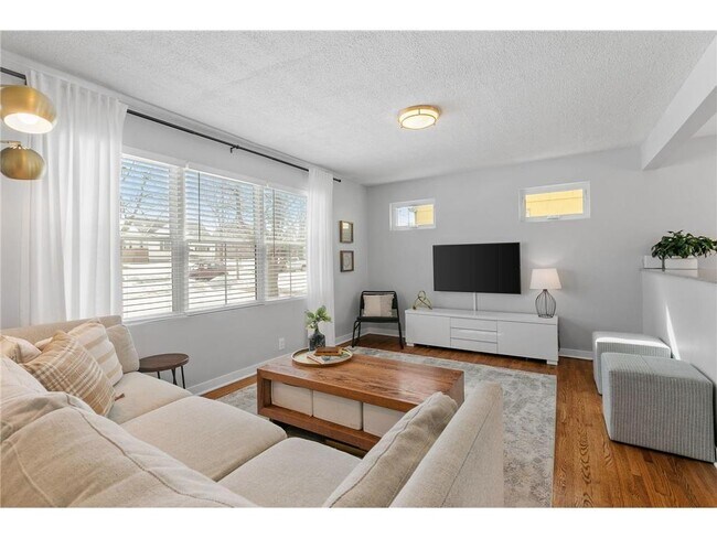 Foto del edificio - 6132 Upton Ave S