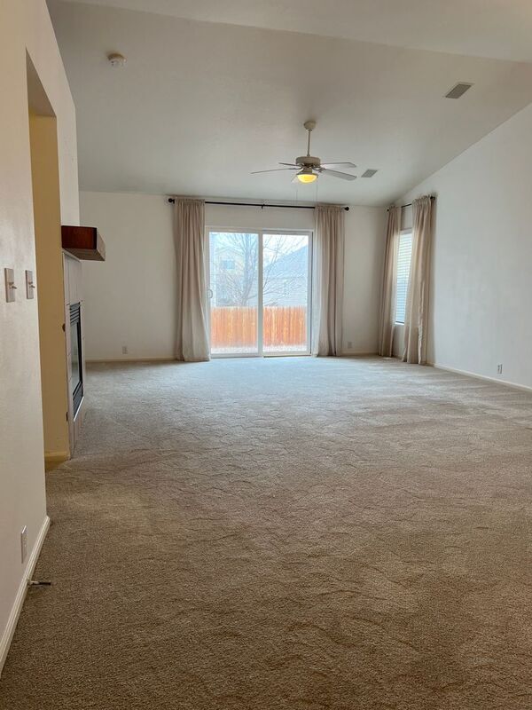 Building Photo - 8215 Silver Glen Dr