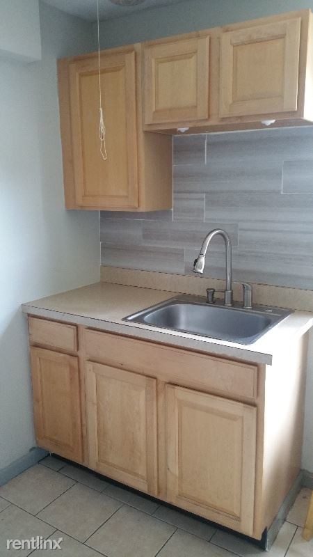 Foto del edificio - 3 br, 1 bath Apartment - 143 Middle Tpke East